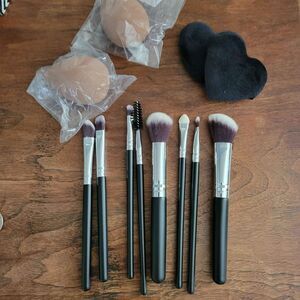 NEW Set of Make-Up brushes and blenders